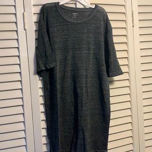 Men’s grey t shirt